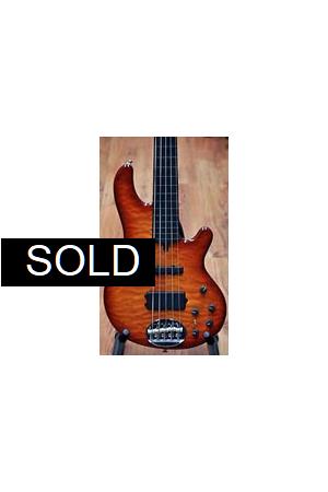 Lakland Skyline 5502 Deluxe Fretless Lakland Skyline 5502 Deluxe Fretless